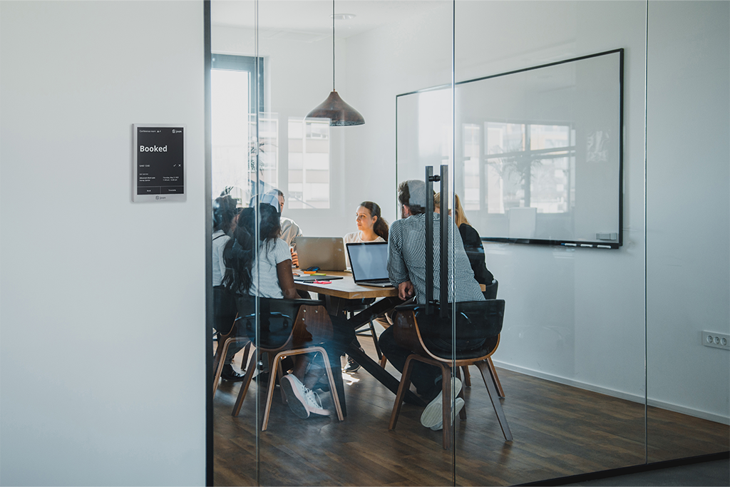 Joan_6_Pro_Non-intrusive design_fits every office